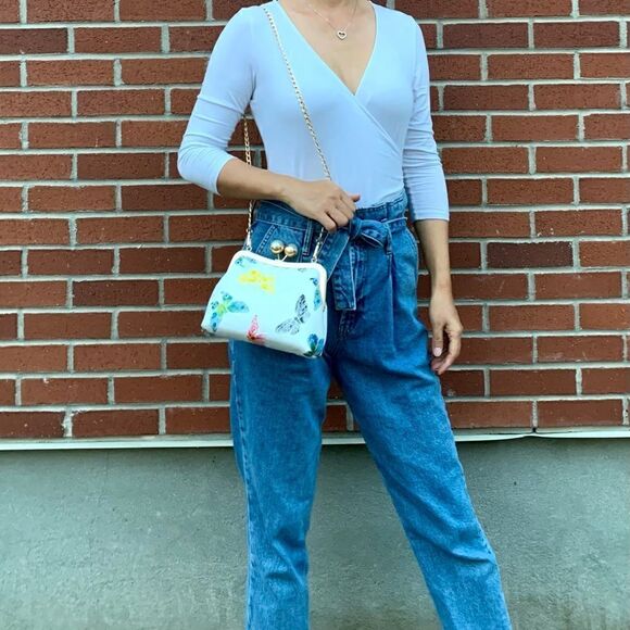 Handmade Genuine Leather Butterfly Embossed Kisslock Clutch with Small Purse Set - Picture 8 of 16